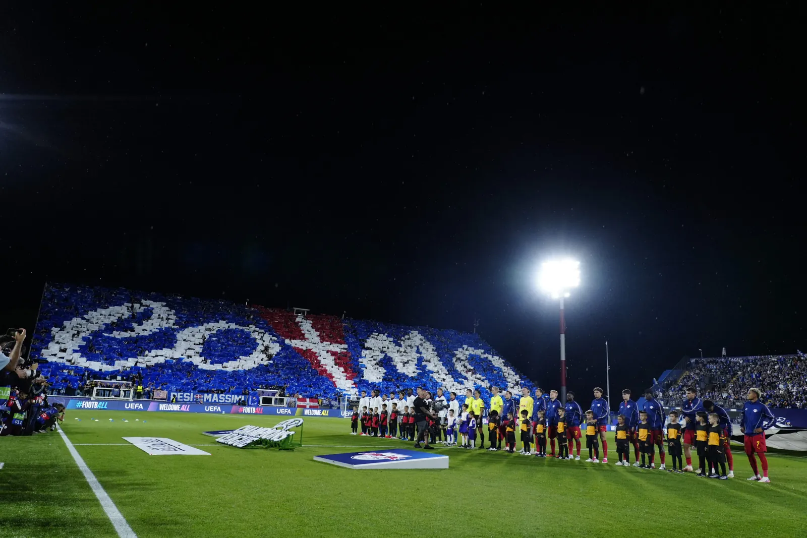 Soccer Football - UEFA Champions League - Como v RB Leipzig - Stadio Giuseppe Sinigaglia, Como, Italy - September 10, 2026 General view as players line up before the match REUTERS/Matteo Ciambelli